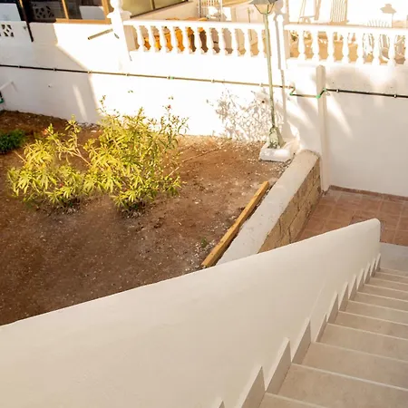 Urbania אדחה