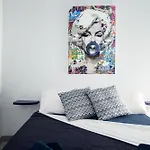 Urbania Apartament *